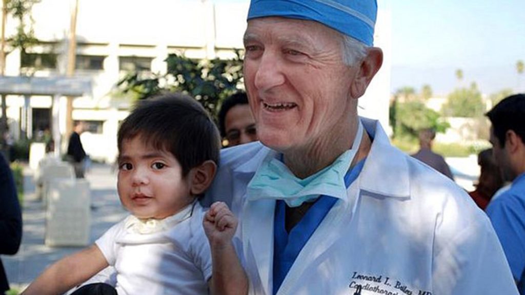 L’iconique chirurgien Bailey de « Baby Fae » s’éteint à 76 ans