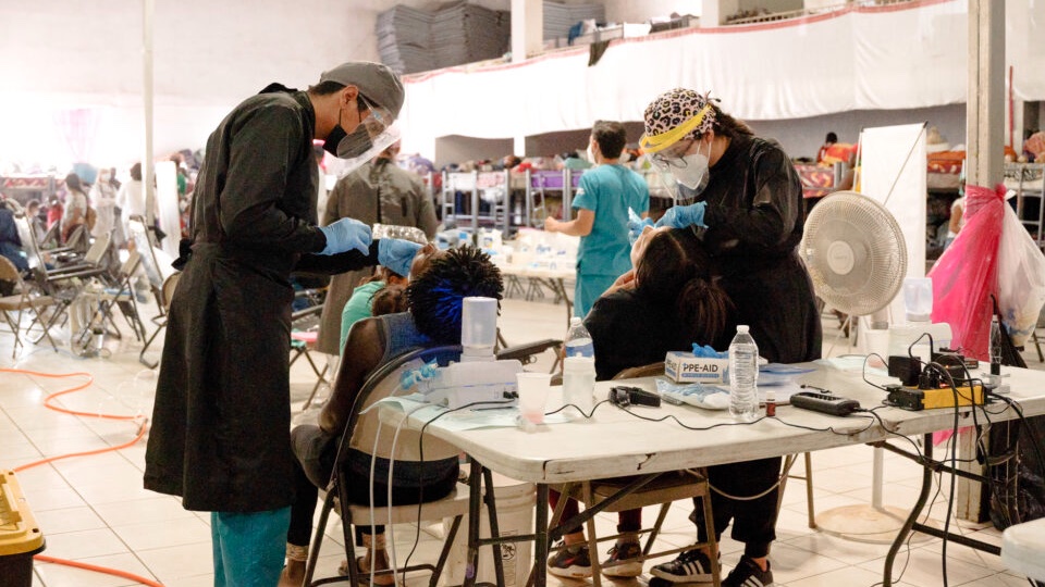ADRA brinda asistencia médica a migrantes en México