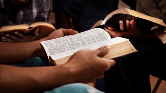 La Bible de la rue : une célébration pour son lancement à Paris